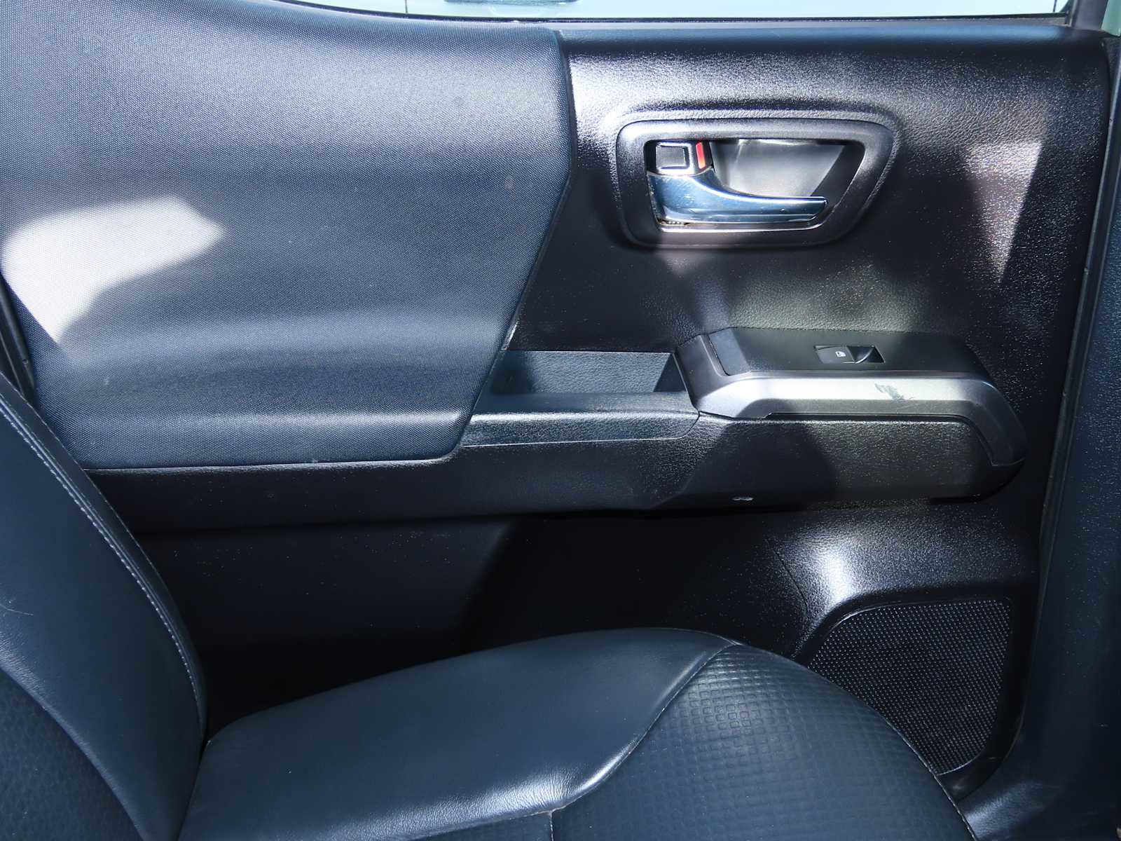 Used 2021 Toyota Tacoma TRD Off-Road image 25