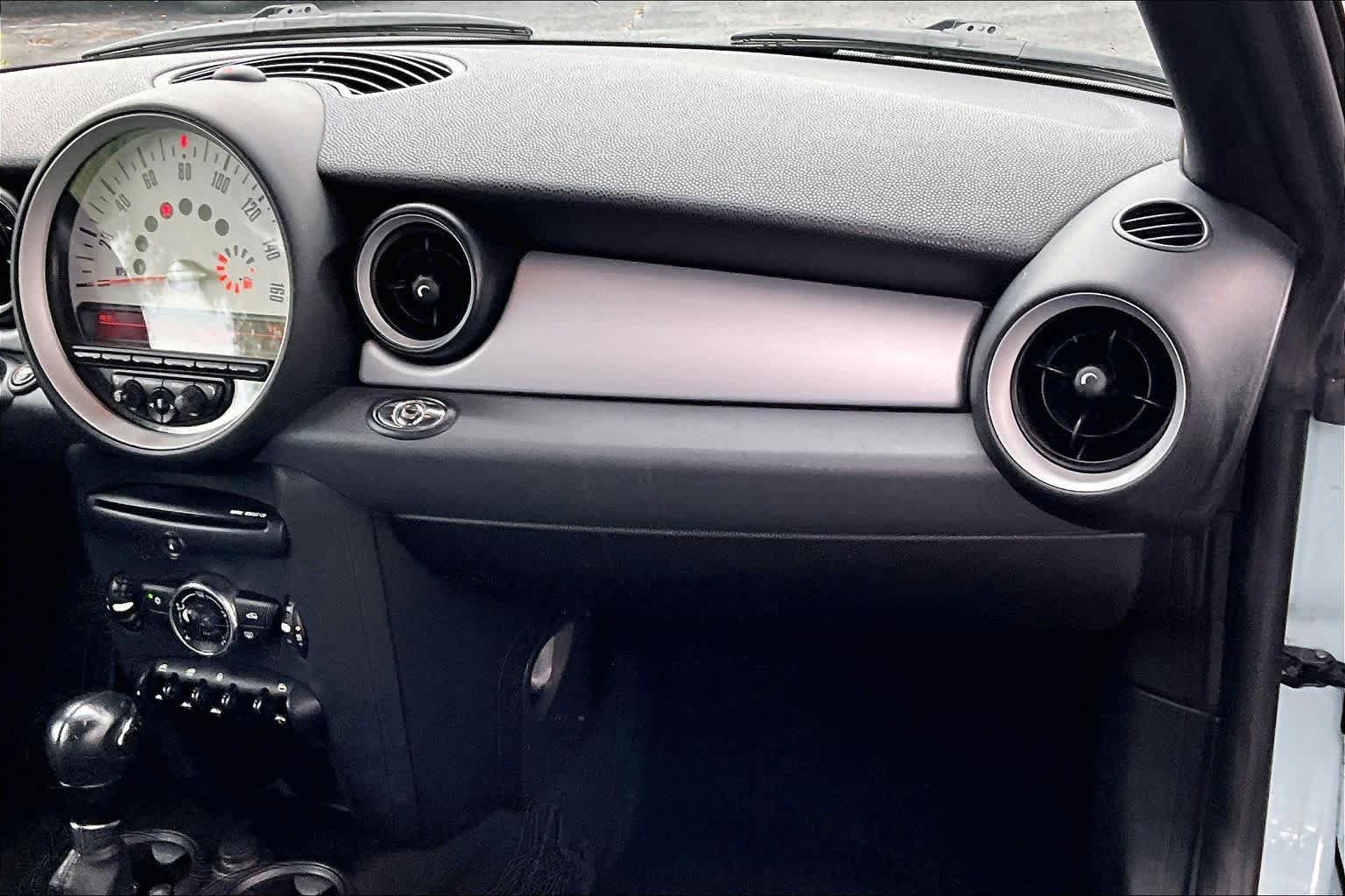Used 2011 MINI Cooper Convertible FWD image 17