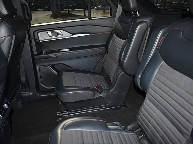 Used 2025 Ford Explorer ST-Line image 14