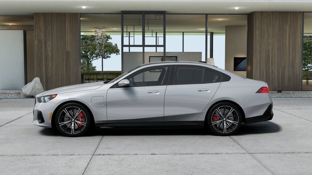 New 2027 BMW 550e xDrive AWD/4WD image 4