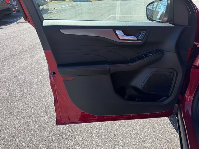 Used 2025 Ford Escape SE image 11
