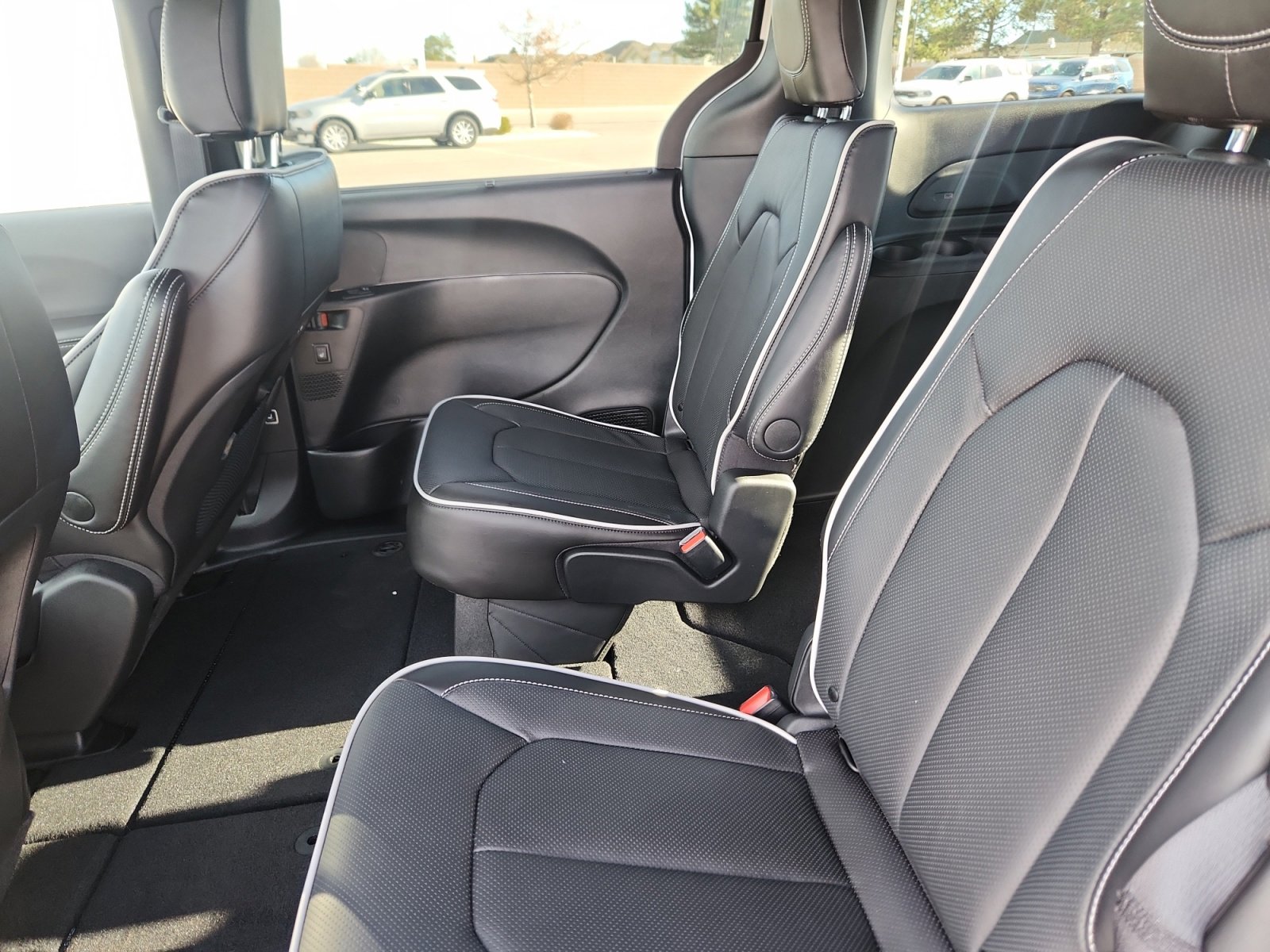 New 2026 Chrysler Pacifica Limited w/ S Appearance Package AWD/4WD image 18