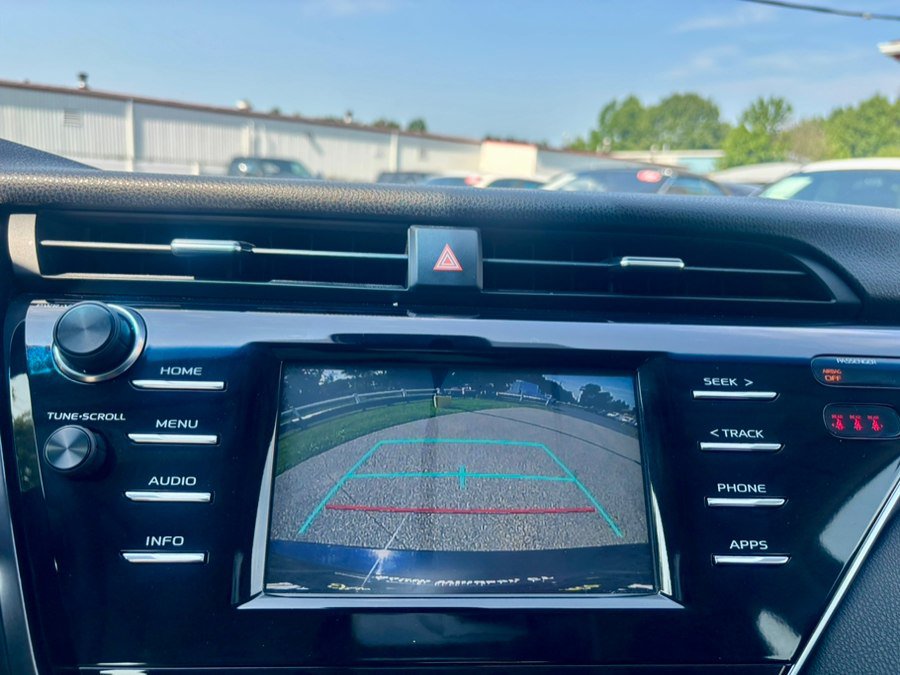 Used 2018 Toyota Camry LE FWD image 23