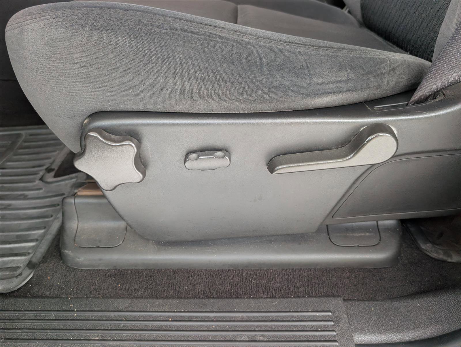 Used 2007 GMC Sierra 2500 SLE w/ EZ-Lift Tailgate Package RWD image 13