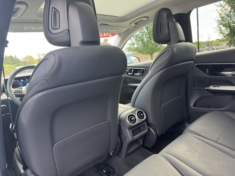 Used 2025 Mercedes-Benz GLC 350e 4MATIC image 41