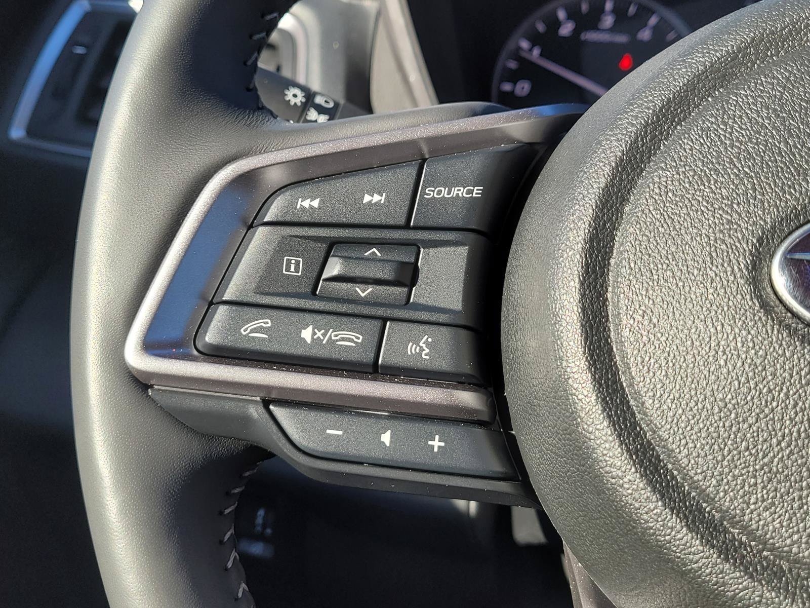 Used 2025 Subaru Ascent Touring w/ Popular Package #2 AWD/4WD image 9