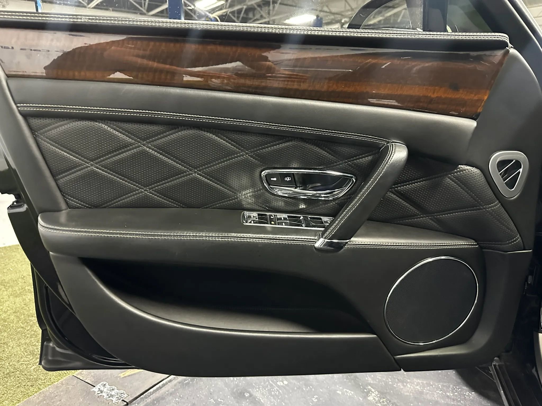 Used 2014 Bentley Flying Spur W12 AWD/4WD image 12