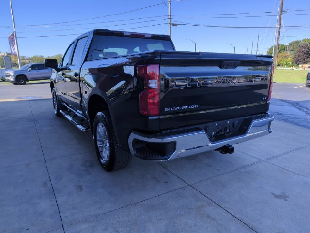 Used 2023 Chevrolet Silverado 1500 LT AWD/4WD image 6