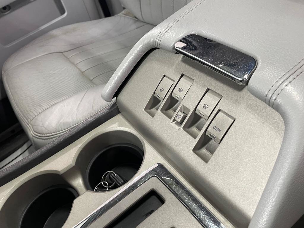 Used 2005 Lincoln Navigator Luxury AWD/4WD image 35