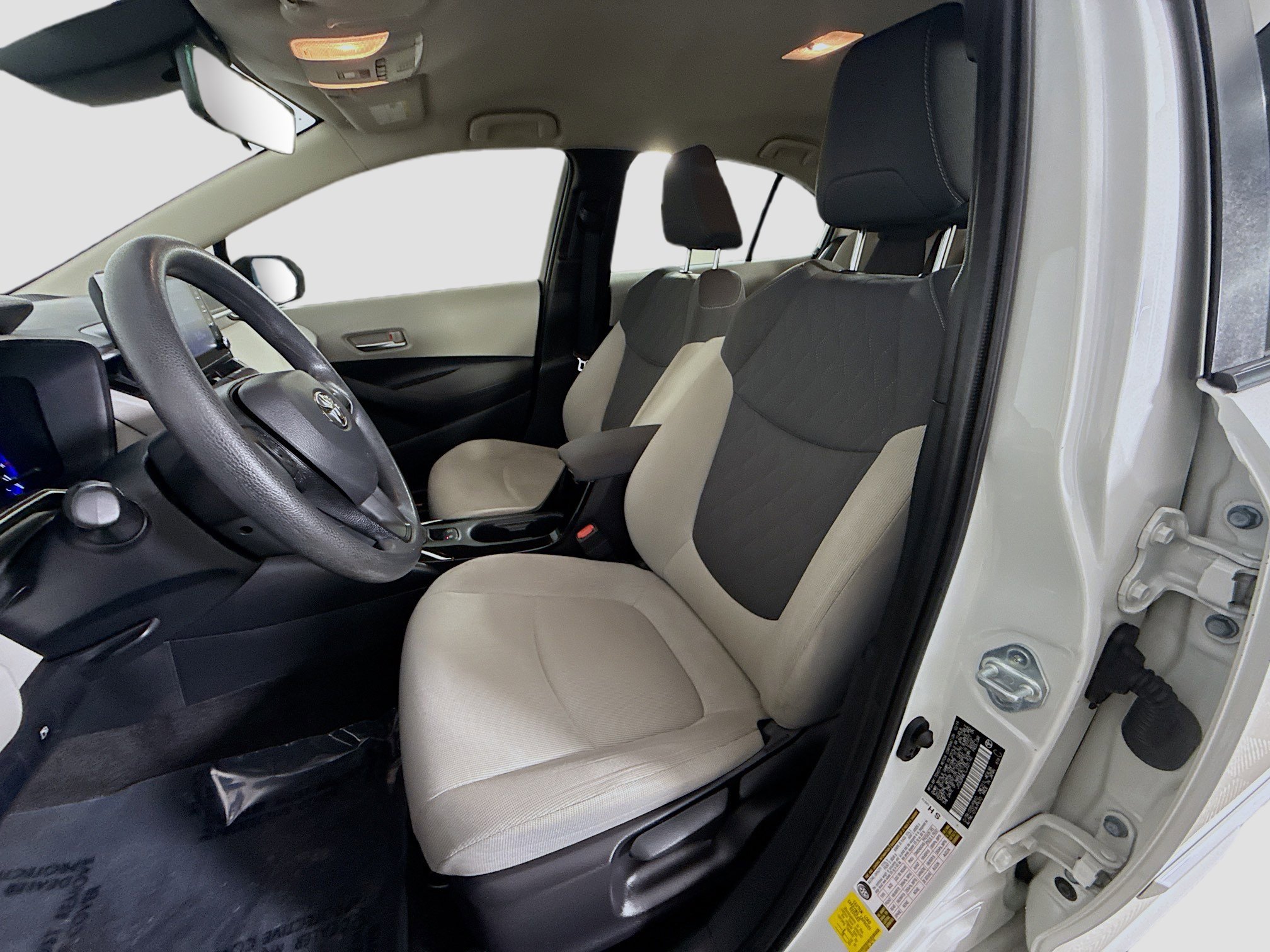 Used 2020 Toyota Corolla LE image 22