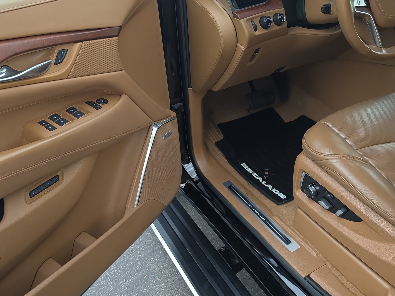 Used 2017 Cadillac Escalade Platinum AWD/4WD image 11