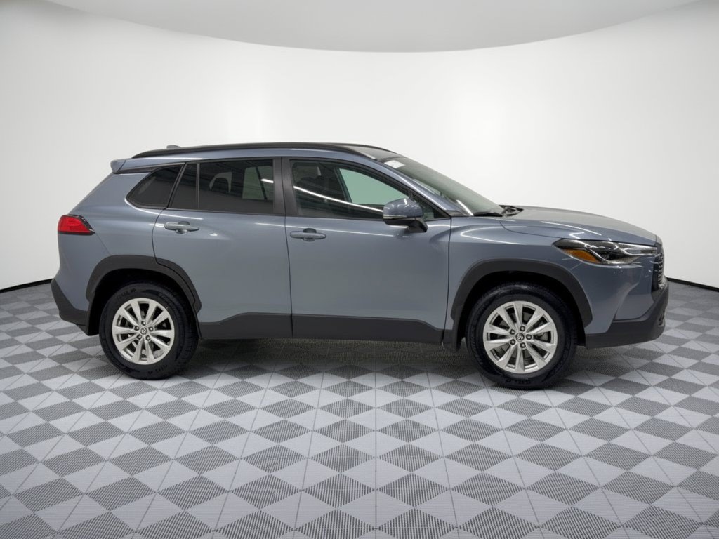 Used 2023 Toyota Corolla Cross LE AWD/4WD image 8