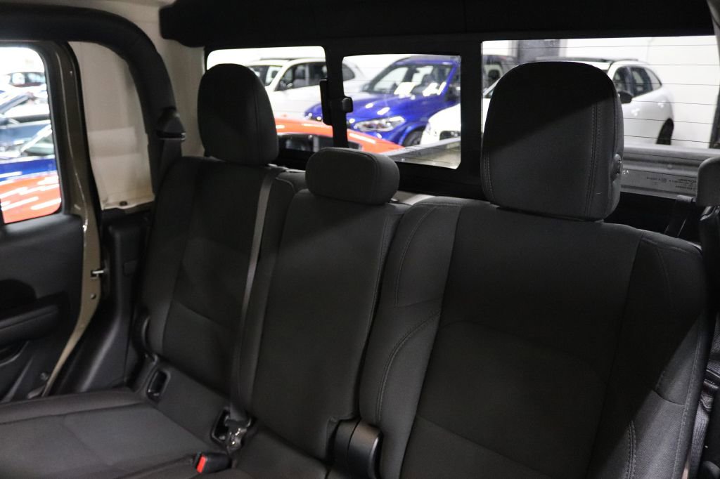 Used 2020 Jeep Gladiator Sport image 15