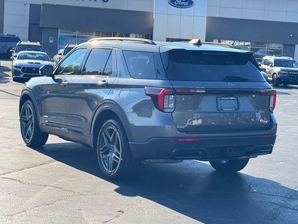 Used 2025 Ford Explorer ST-Line w/ ST-Line Street Pack AWD/4WD image 14