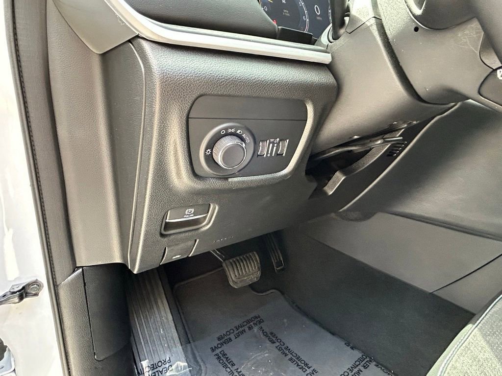 Used 2024 Jeep Grand Cherokee Altitude image 19