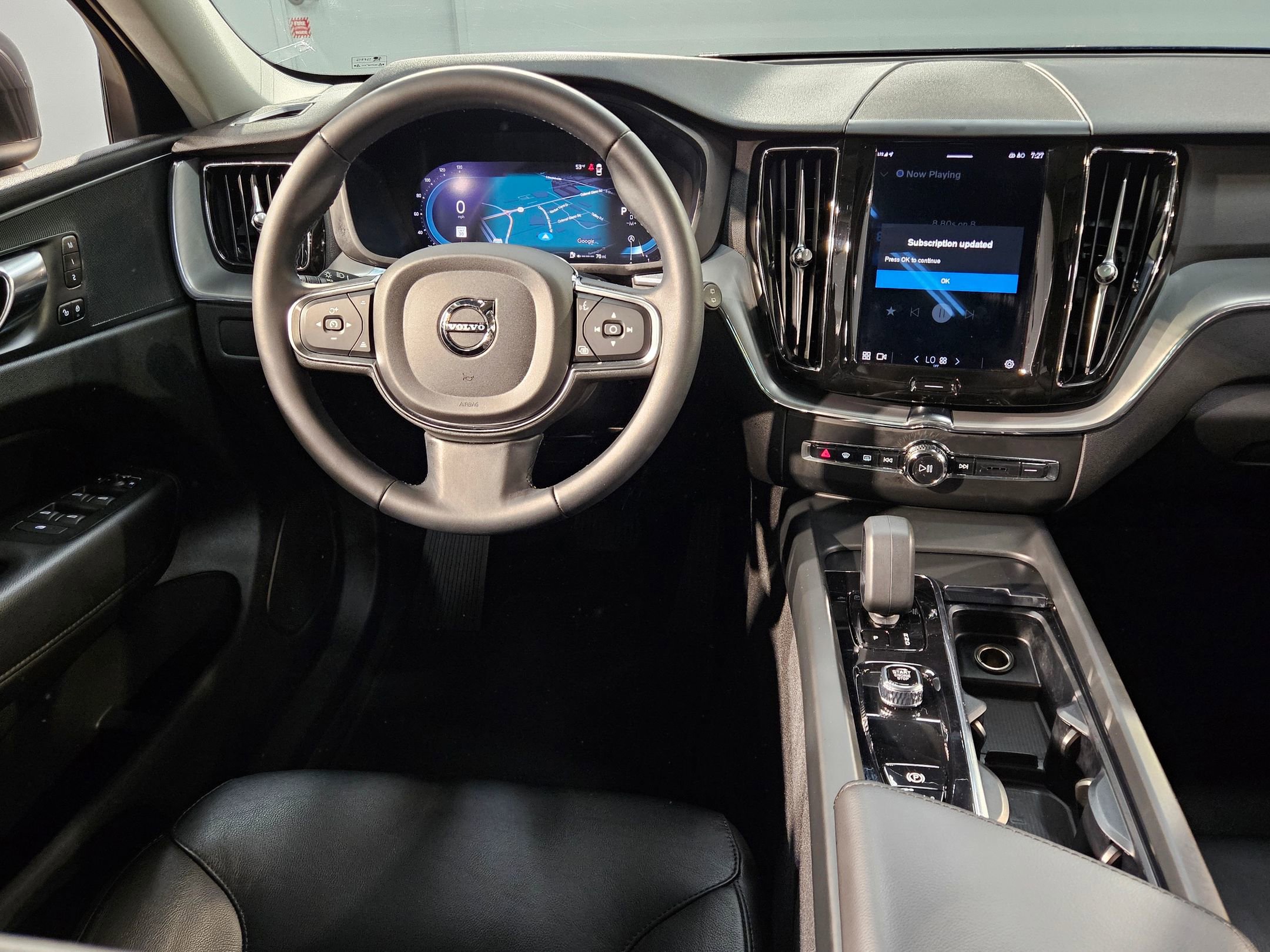 Used 2023 Volvo XC60 B5 Core image 9