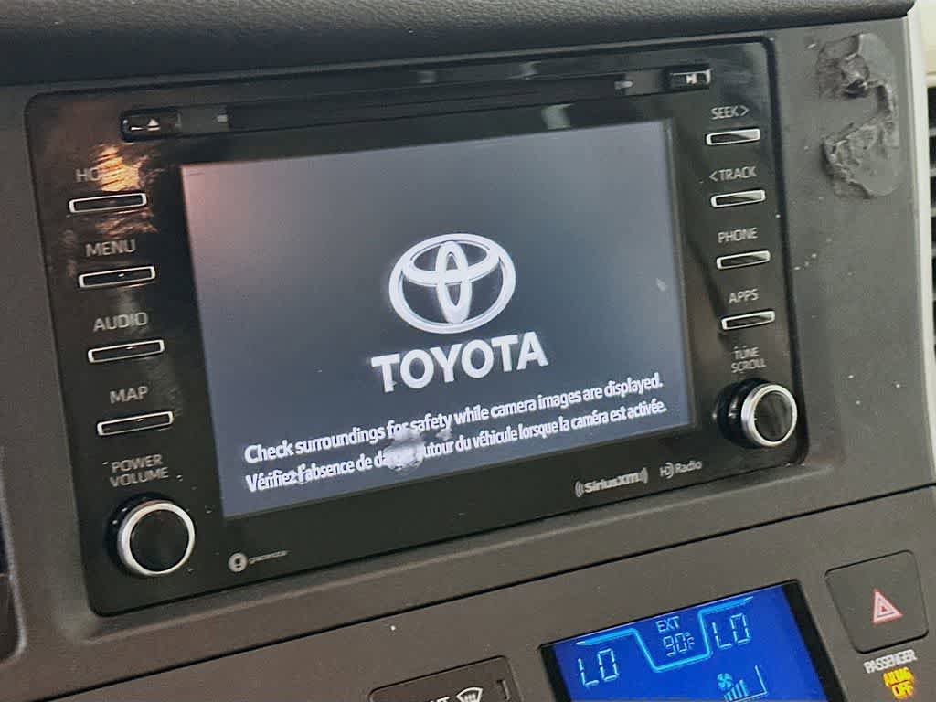 Used 2020 Toyota Sienna XLE w/ XLE Navigation Package FWD image 17