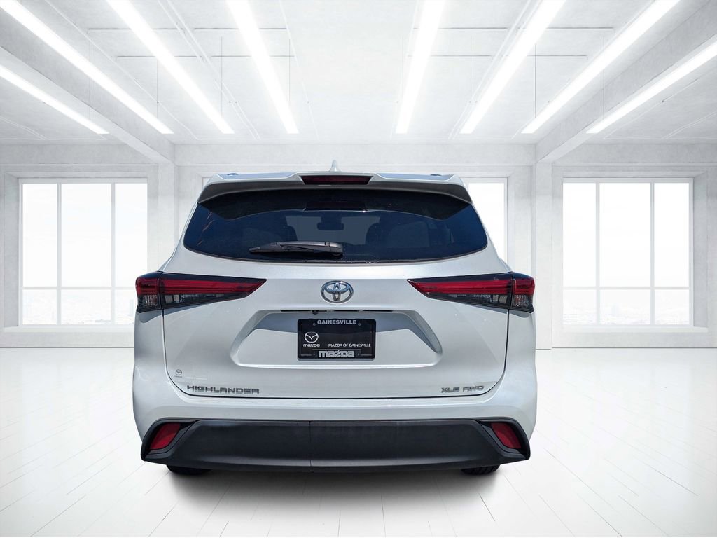 Used 2022 Toyota Highlander XLE image 4