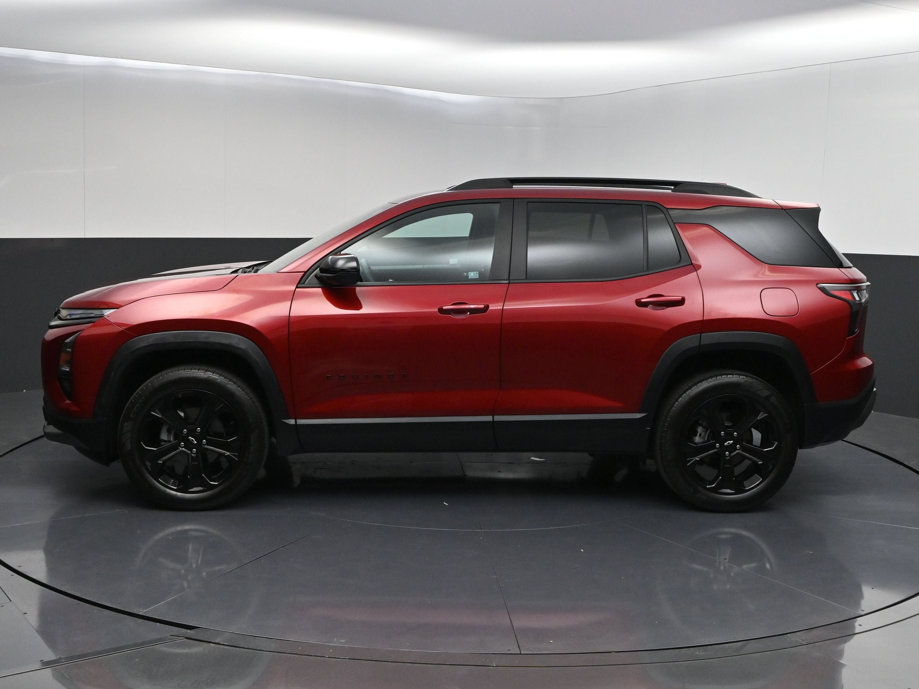 Used 2025 Chevrolet Equinox LT w/ Midnight Edition FWD image 4