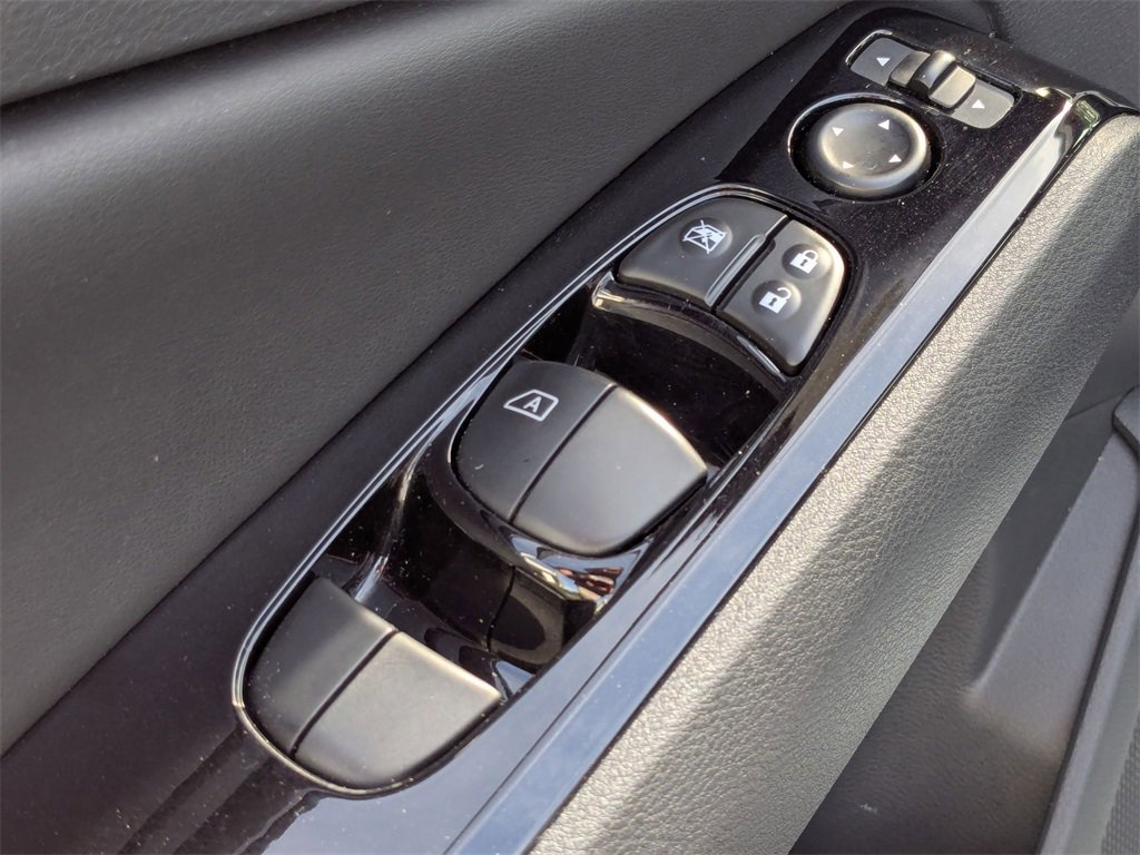 Used 2025 Nissan Altima 2.5 SR image 15