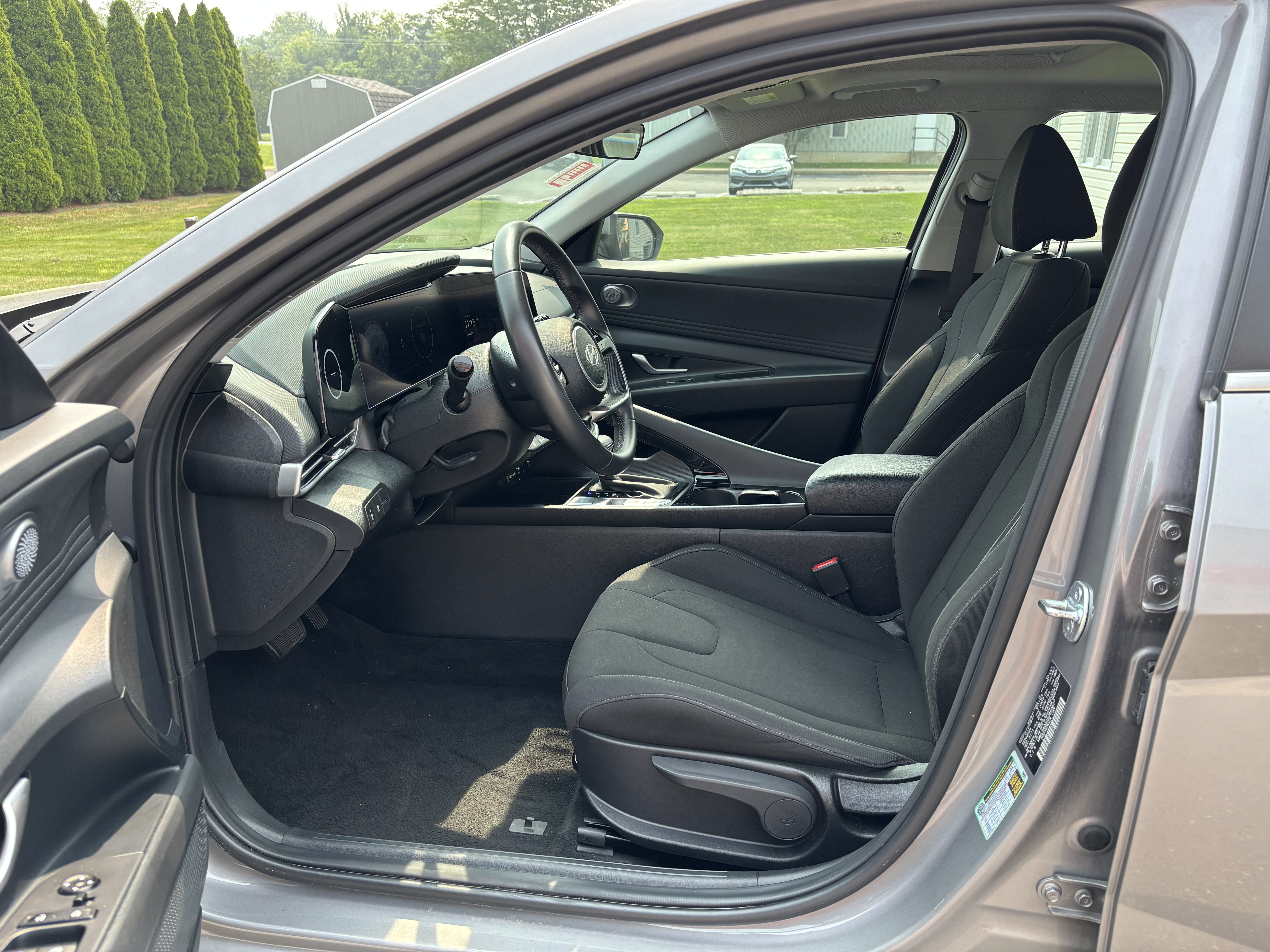 Used 2025 Hyundai Elantra SEL FWD image 13
