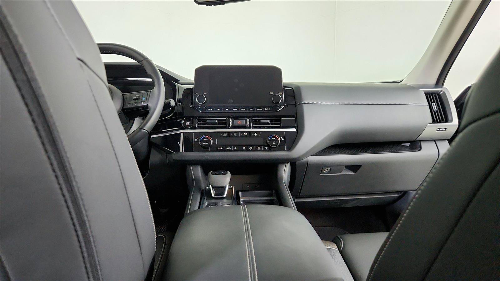 Used 2025 Nissan Pathfinder SL FWD image 20