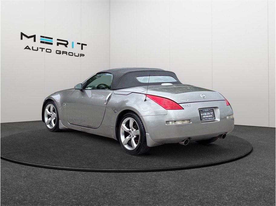 Used 2009 Nissan 350Z Touring RWD image 7