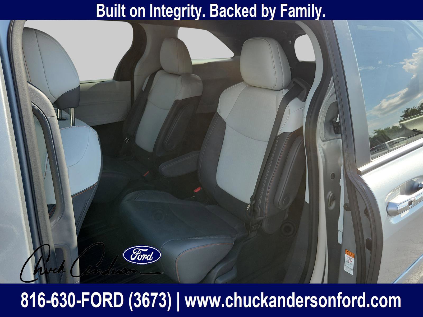 Used 2023 Toyota Sienna XSE w/ XSE Plus Package image 23