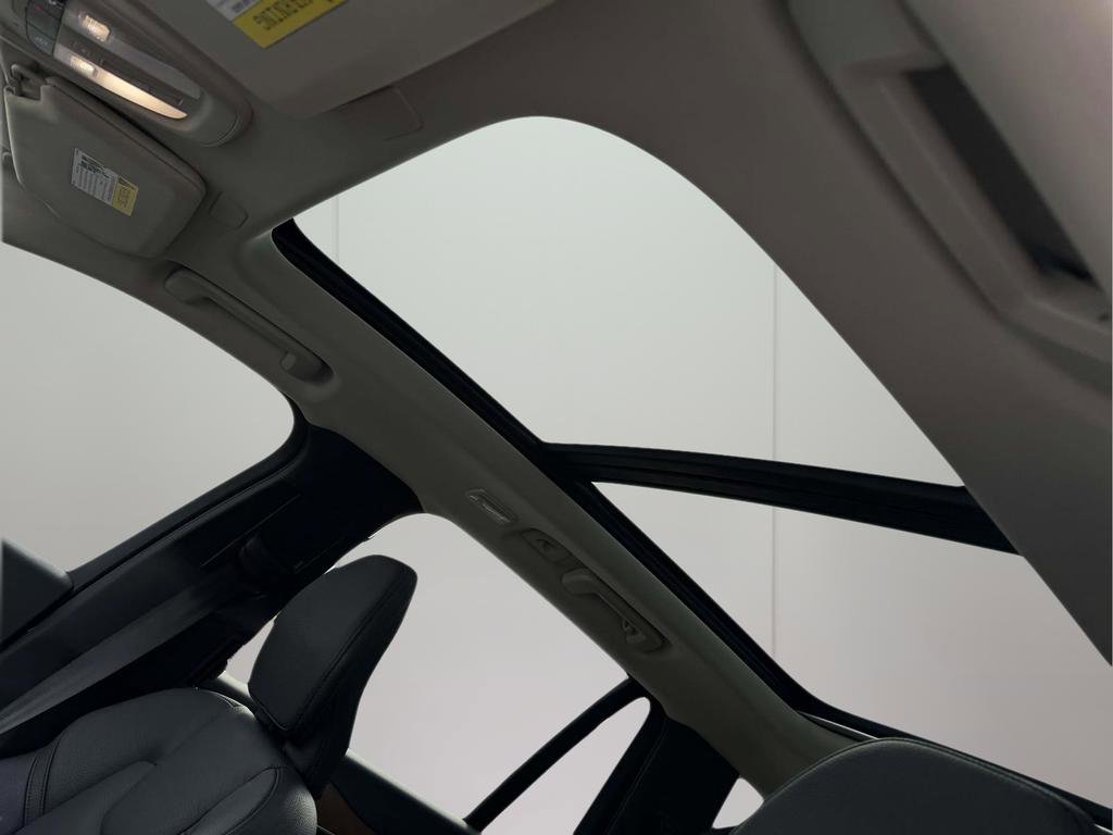 Used 2023 Volvo XC90 B5 Plus AWD/4WD image 18