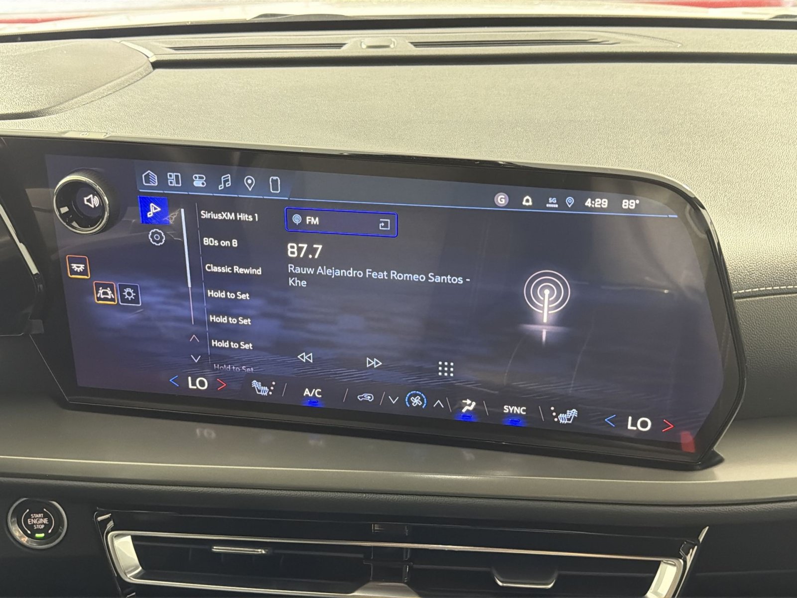 New 2027 Chevrolet Traverse LT FWD image 18