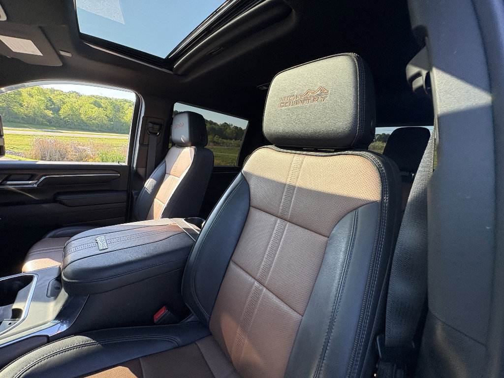 Used 2024 Chevrolet Silverado 3500 High Country w/ High Country Premium Package AWD/4WD image 32