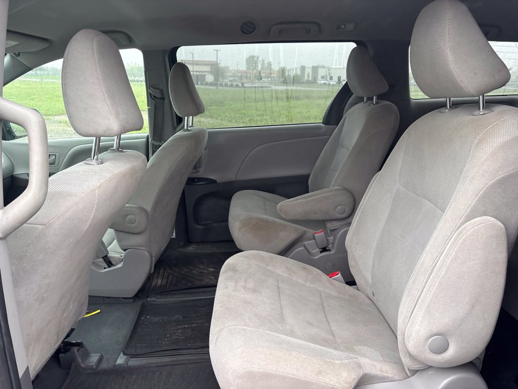 Used 2020 Toyota Sienna L FWD image 13