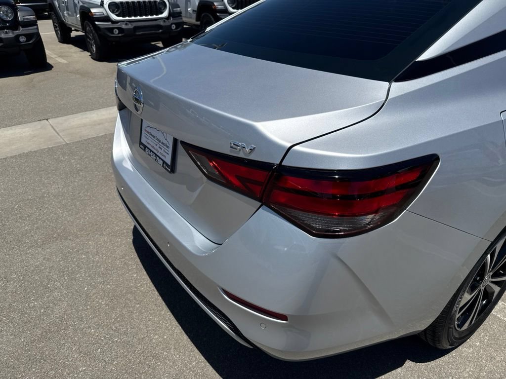 Used 2022 Nissan Sentra SV FWD image 12