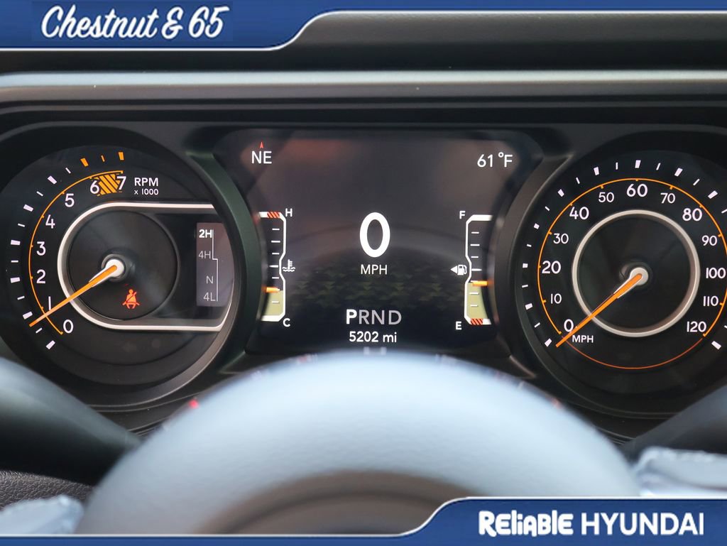 Used 2025 Jeep Wrangler Unlimited Sahara AWD/4WD image 29