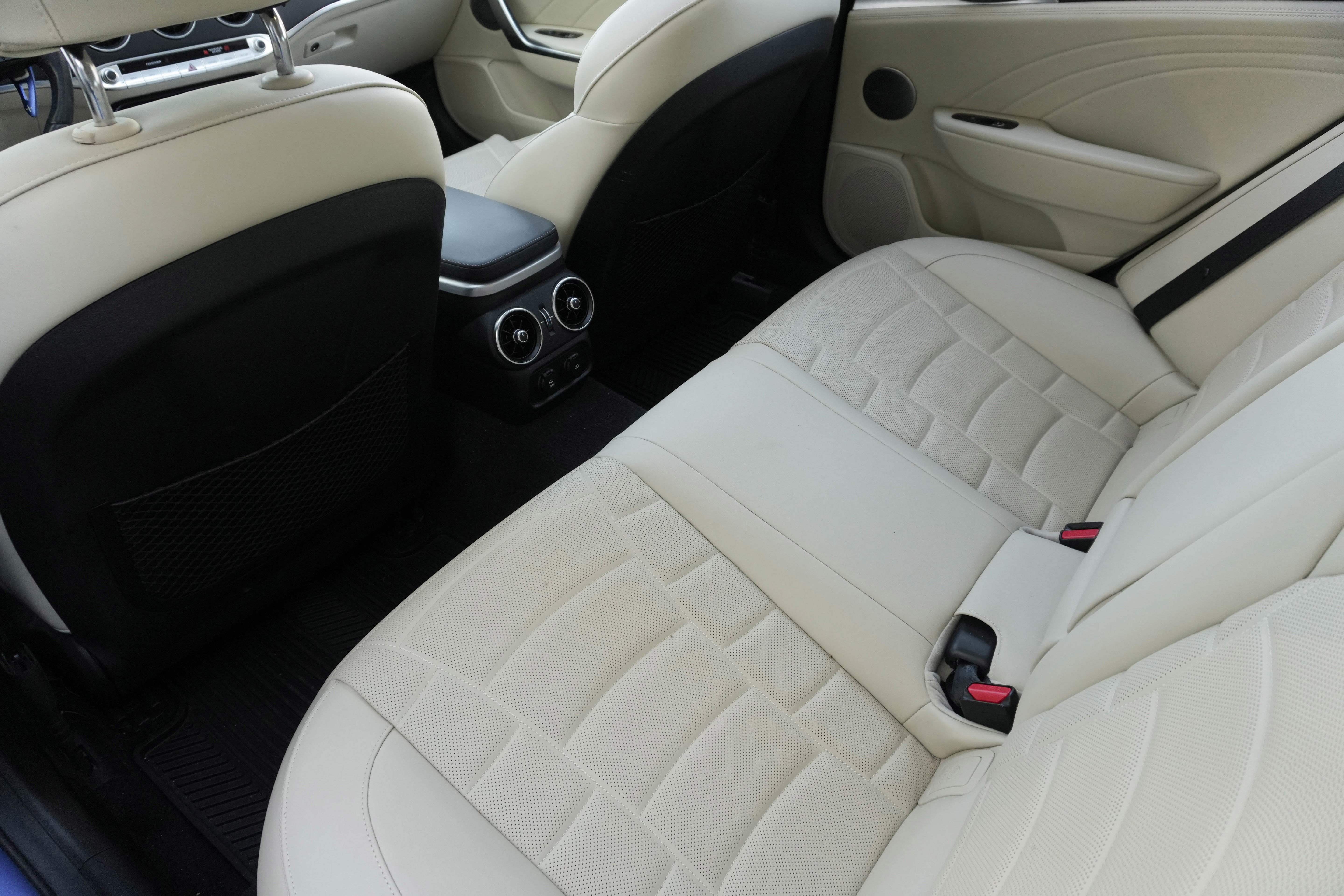 Used 2023 Kia Stinger GT2 image 32