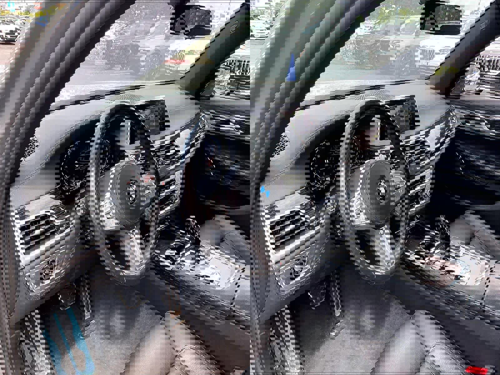 Used 2022 BMW 740i w/ M Sport Package RWD image 14