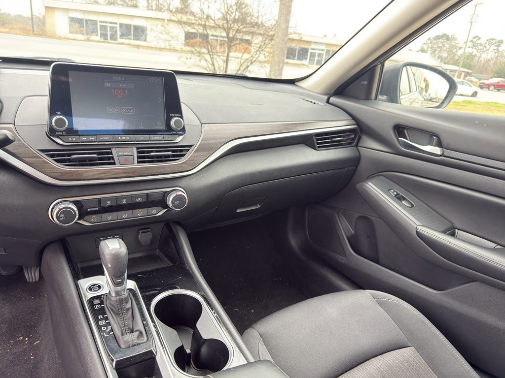 Used 2024 Nissan Altima 2.5 SV FWD image 23