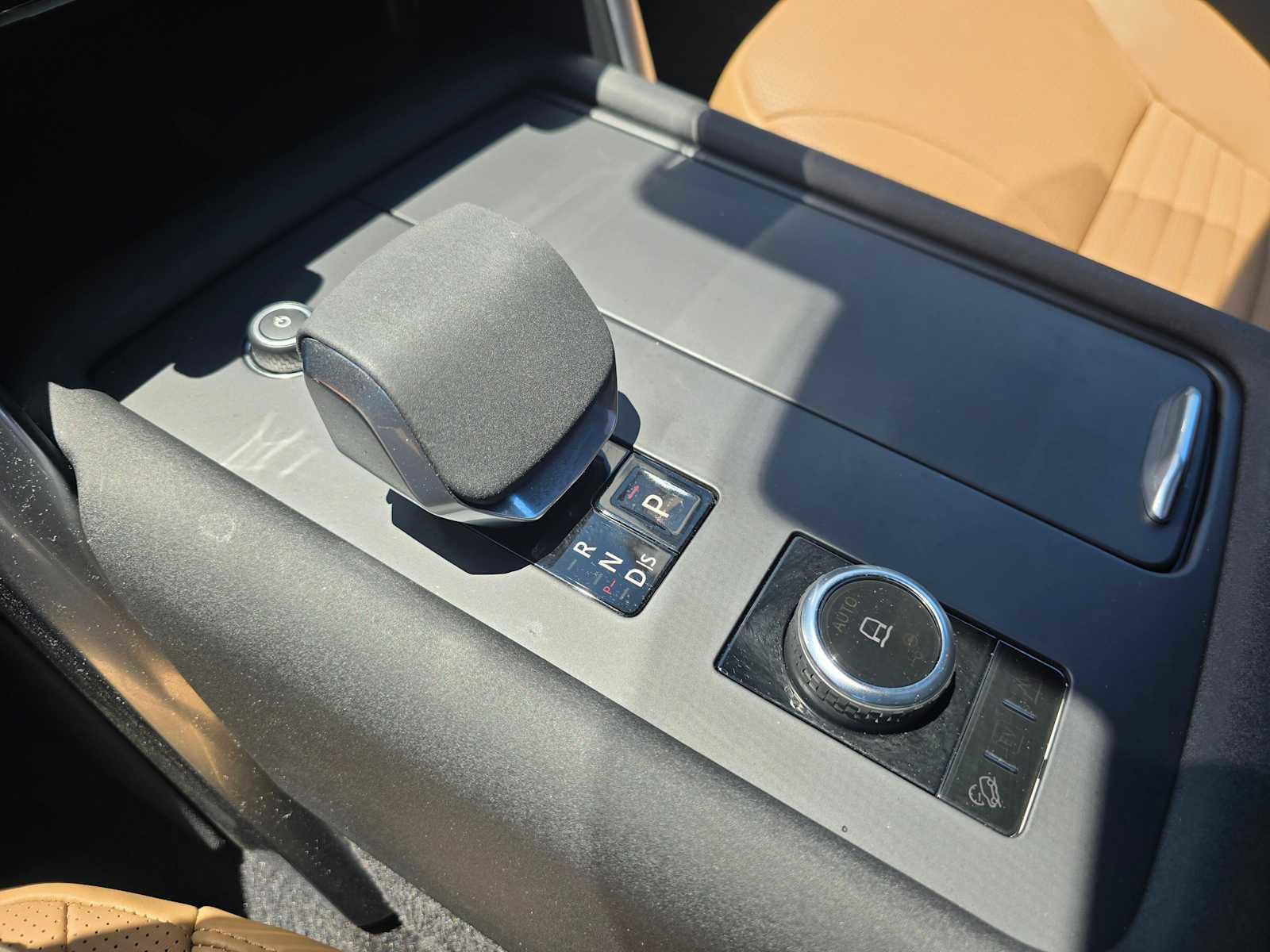 Certified 2025 Land Rover Discovery Dynamic SE image 32