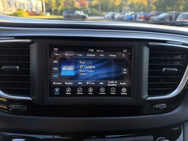Used 2019 Chrysler Pacifica Touring-L w/ S Appearance Package FWD image 20