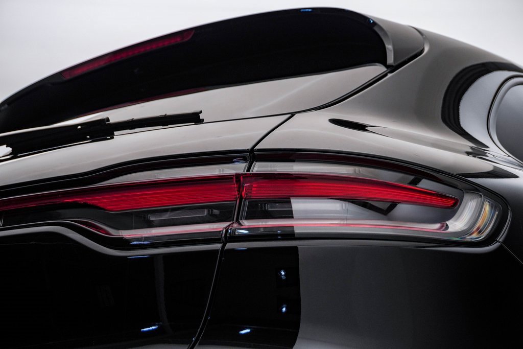 Certified 2025 Porsche Macan image 13