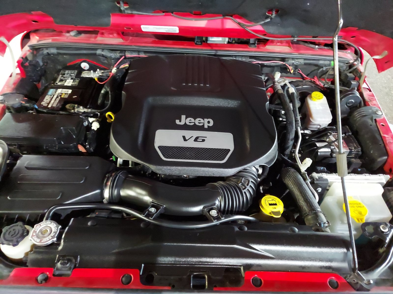 Used 2018 Jeep Wrangler Unlimited Rubicon w/ Connectivity Group AWD/4WD image 29