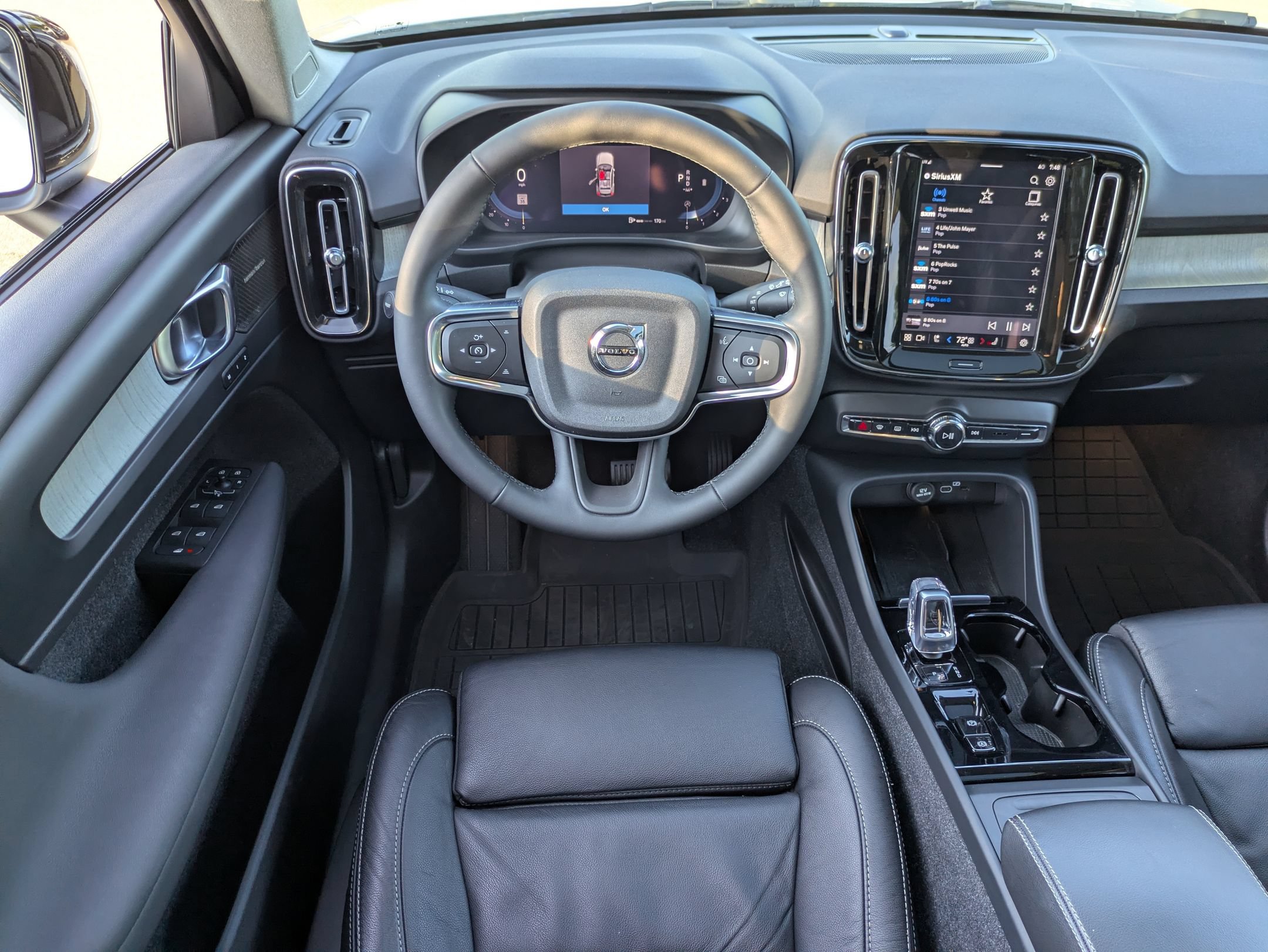 Used 2023 Volvo XC40 B4 Ultimate FWD image 31