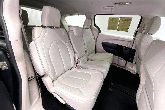 Used 2017 Chrysler Pacifica LX image 19