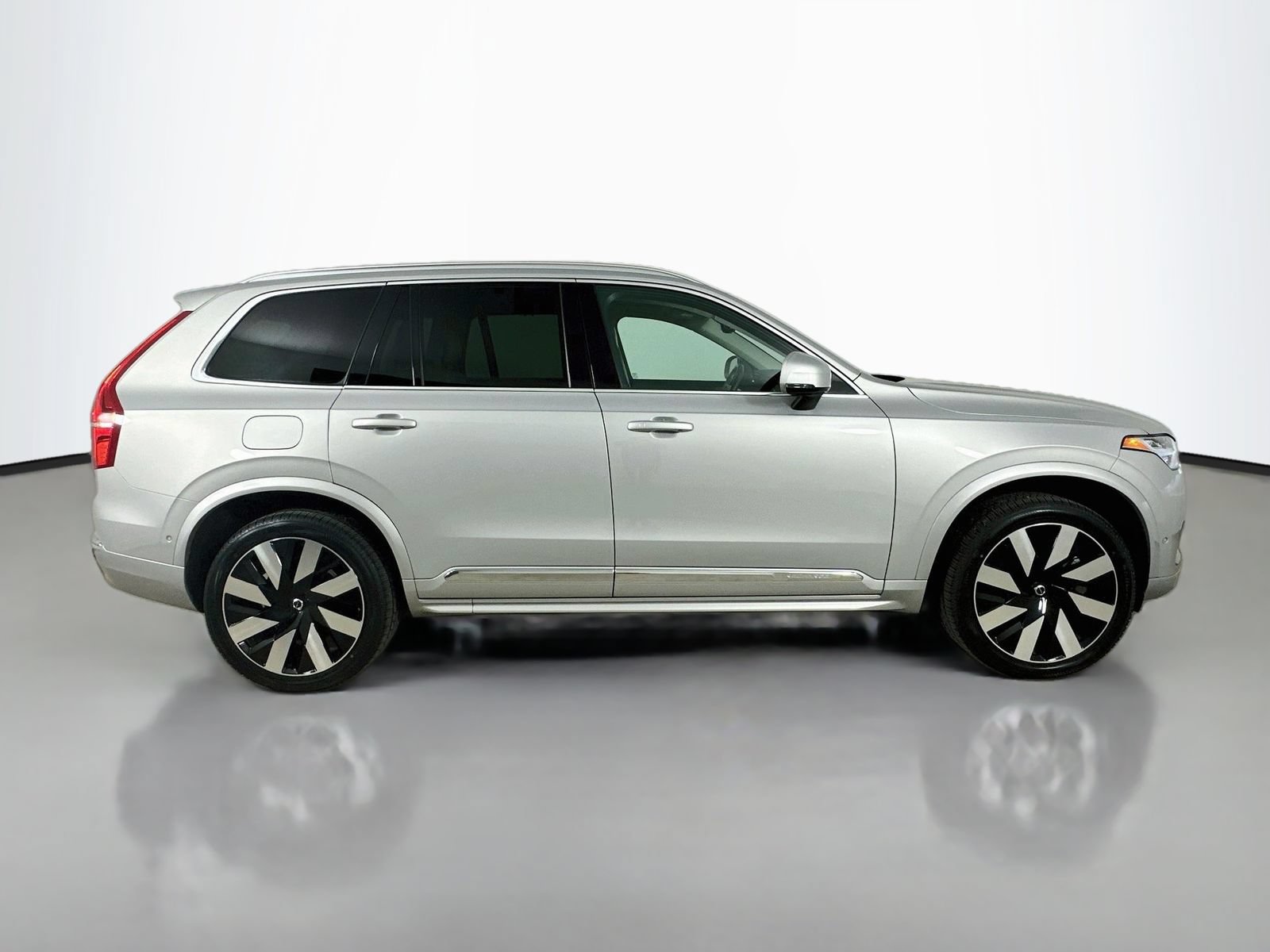 Used 2023 Volvo XC90 T8 Ultimate w/ Protection Package Premier AWD/4WD image 4