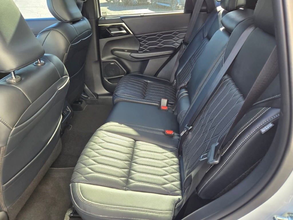 New 2025 Mitsubishi Outlander SEL image 14
