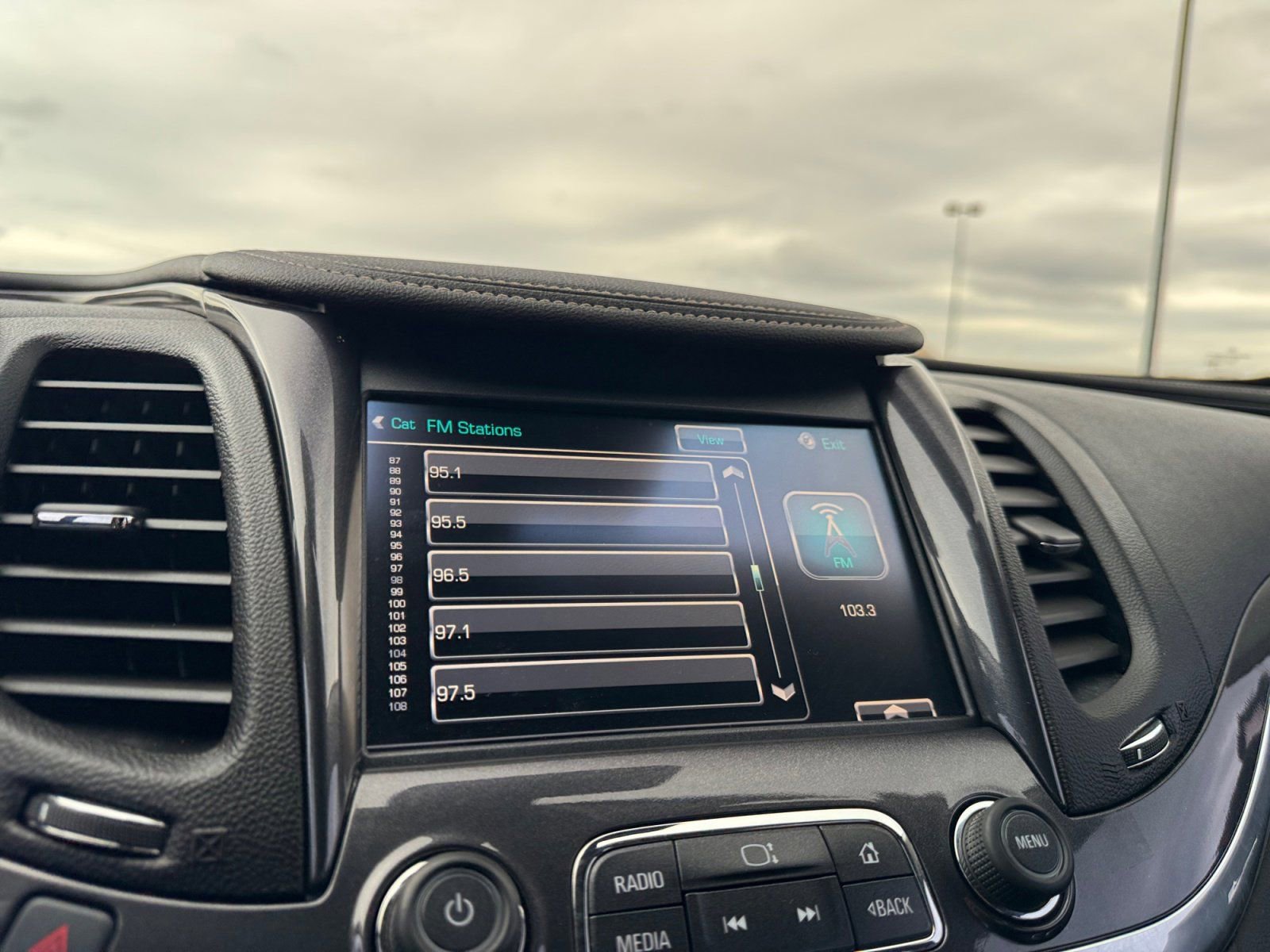 Used 2015 Chevrolet Impala LT w/ Convenience Package image 26