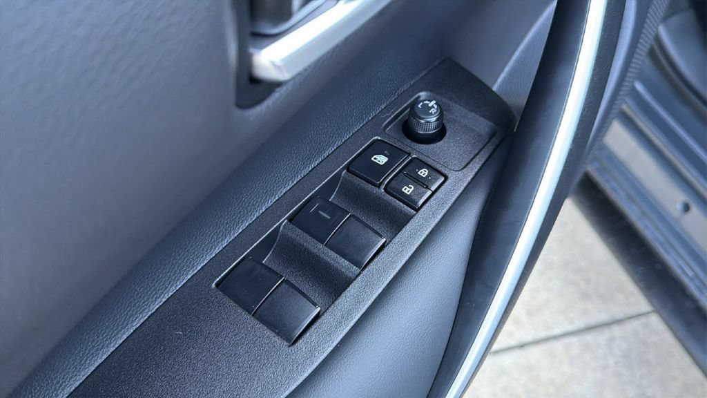 Used 2025 Toyota Corolla SE FWD image 11