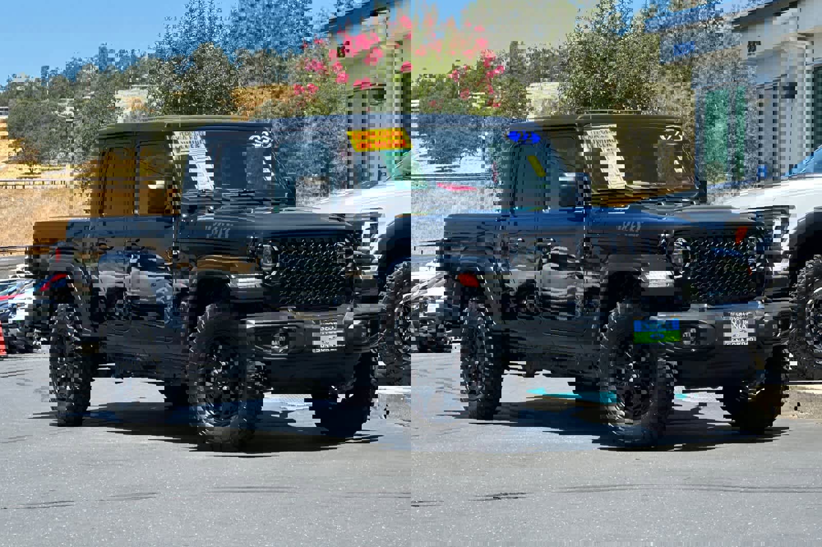 Used 2022 Jeep Gladiator Sport image 2