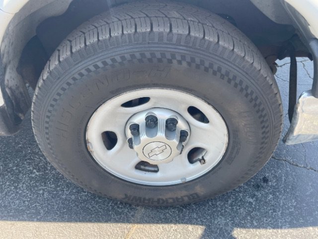 Used 2015 Chevrolet Express 2500 w/ Chrome Appearance Package RWD image 19