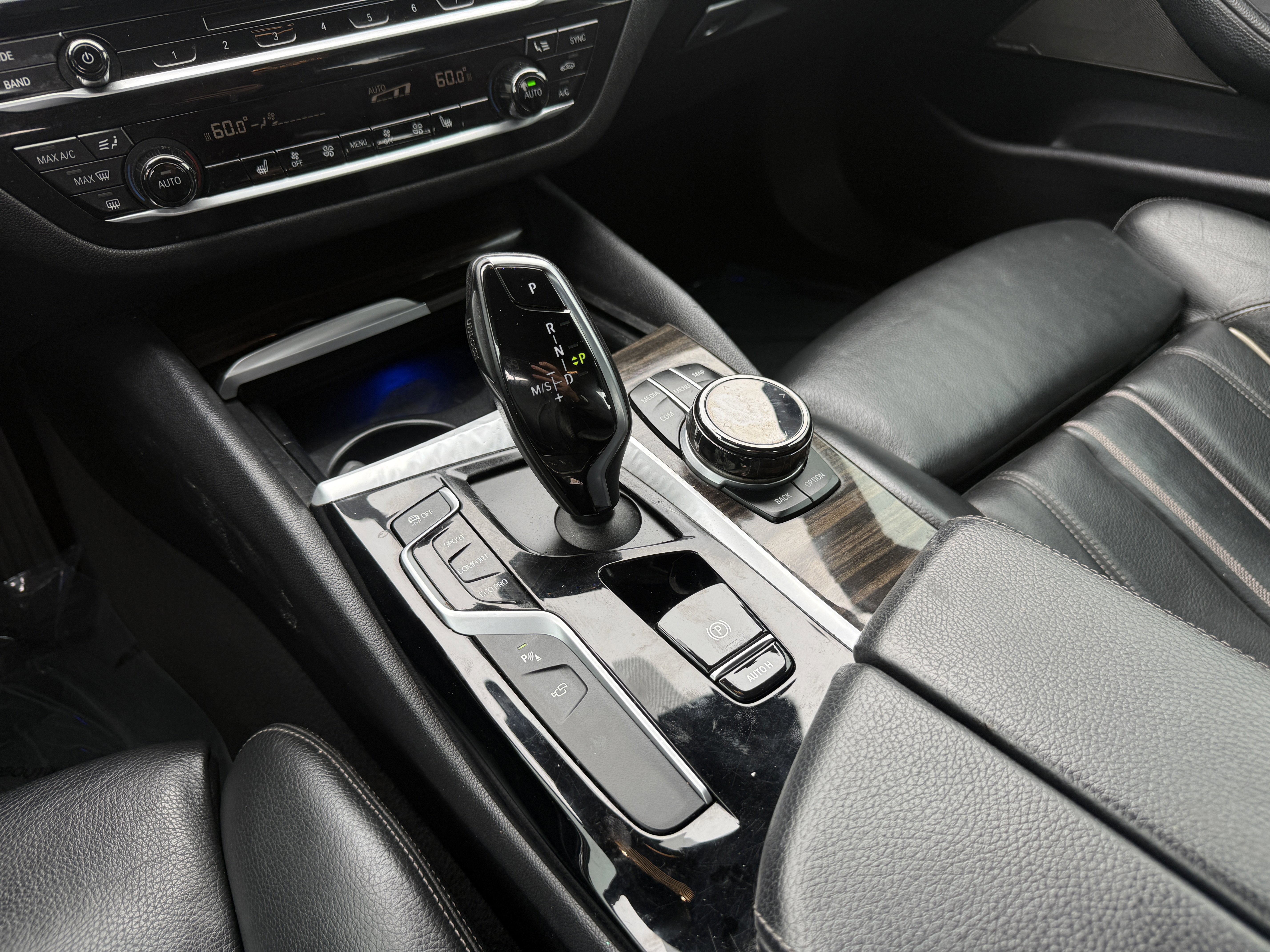 Used 2017 BMW 540i w/ Premium Package image 28